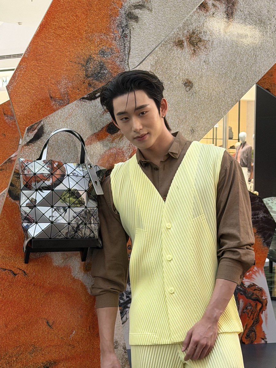yanwnr's tweet photo. รูปจากผู้บอมา airdrop ให้แฟนคลับ น่ารักมากกกกกกก ♡♡

EST BAO BAO ISSEY MIYAKE ICONSIAM  

#BAOBAOCOSMICICONSIAMxEst
#est_rvp https://t.co/F1suHG90LZ