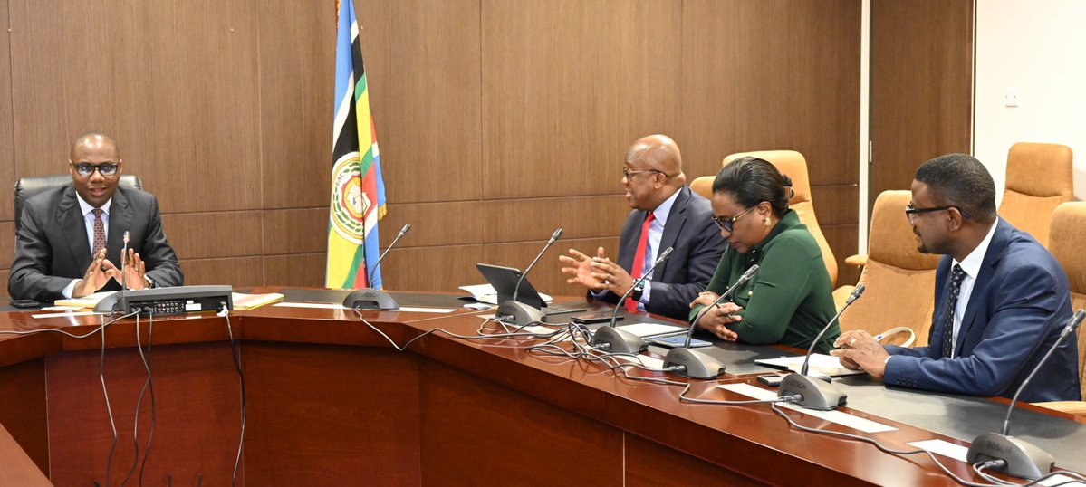 mofpedU's tweet photo. AFREXIMBANK READY TO HAVE COUNTRY PROGRAMME FOR UGANDA

Finance Minister @henrymusasizi1 this morning received the new African Export-Import Bank Regional Director for East Africa,Humphrey Nwugo at @mofpedU 

The Minister thanked the Bank for aligning its interventions with Uganda's Tenfold Growth Strategy,adding that @GovUganda is ready to work with the Bank to ensure that the projects in the pipeline are implemented.

@afreximbank Regional Director said the Bank is growing from strength to strength and is committed to supporting Uganda's growth journey towards the USD 500 billion economy.

He highlighted areas of interest along the ATMS,especially agro-industrialisation,tourism development and mineral development, including enablers such as infrastructure development.

Nwugo was accompanied by the Senior Specialist Client Relations ( East Africa) Farida Mukasa & the Manager Client Relations (East Africa) Daniel Katumba.