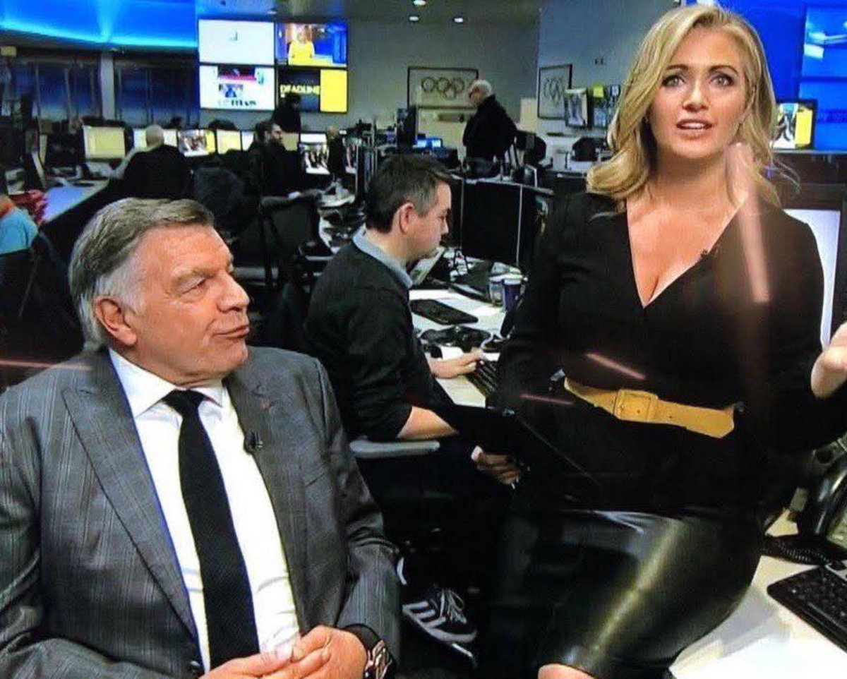 TheFootballFeed's tweet photo. It wouldn’t be Transfer Deadline Day without this picture of Sam Allardyce eyeing up Hayley McQueen like a Greggs Steak Bake. 🤣 https://t.co/irWHF59Gui