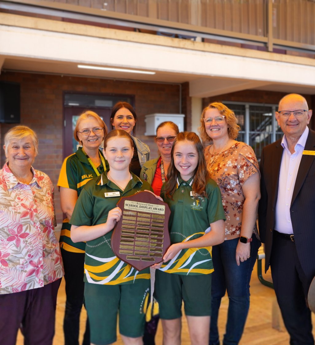 ShayneNeumannMP's tweet photo. Every year I sponsor the Rosewood Show School Display Award.

Today I joined Margaret Offer from the Show Society to present the award to this year's winners, St Brigid’s Catholic Primary School in Rosewood. 

Congratulations to all the staff and students! https://t.co/yyHifwJ1Nq