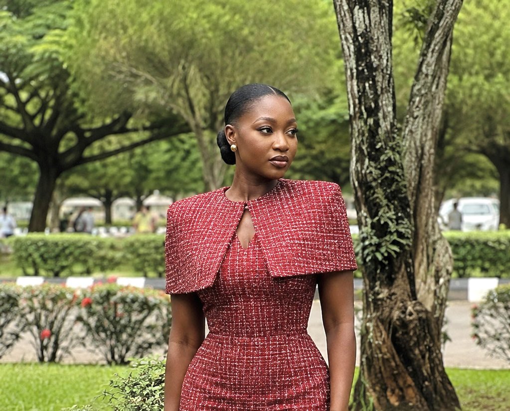 MiracleUbah3's tweet photo. Happy new month 🌹🥰

Ai generated Copy

Copy my prompt👇🏾 https://t.co/PyyDsHIA6z