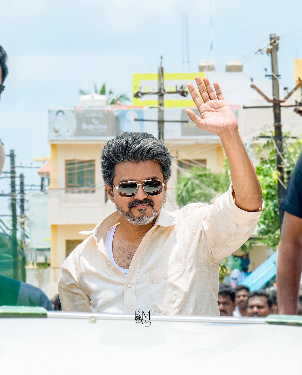 Aadhithya0412's tweet photo. First Look Material ra ithellam.

SEMMA LOOK 🥵🙌🏼
No one can match his AURA &amp; SWAG 🔥

Oru Rural entertainer pannirukalam with this look at this phase. Athu onnu than kurai. https://t.co/NvwJKJkOHC