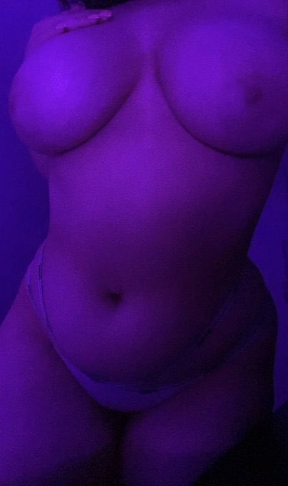 sophiavalu's tweet photo. lf someone to help me with this tiktok pro thing i’ll literally give you the best esex of your life if you do #nsfwtwt #boobies #tits #ass #needy #sluts https://t.co/KJcKsd7iZJ