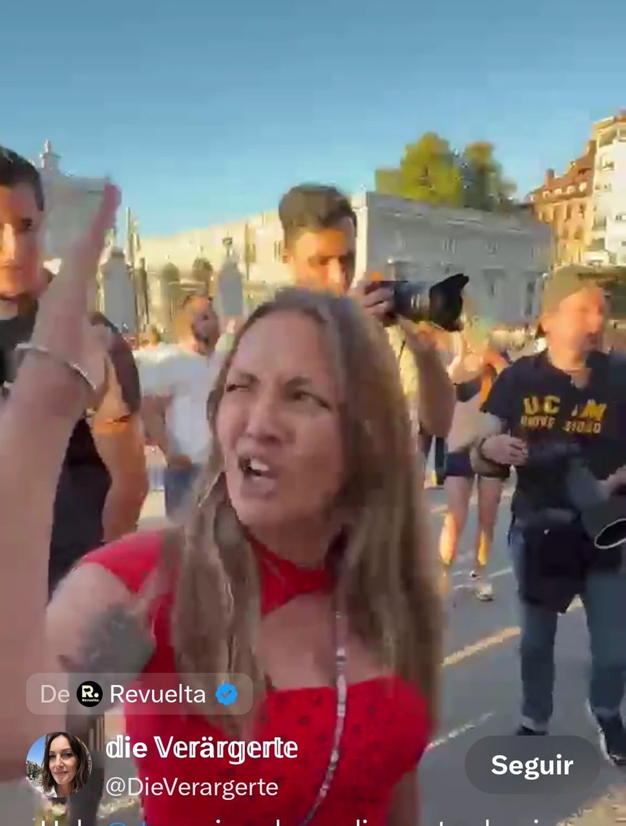 C672580's tweet photo. @MalasLenguas_Tv @juliamenendezq
@ElFarodeCeuta
@ADCeuta_FC @Vox_Ceuta
@PPceuti
Vean este video de la Jeta y sin vergüenza de Julia Menéndez Quilez en Mayo de 2026 lo que decía, la misma perra que quiso tirarle el teléfono a una ceutí. 

https://t.co/61W3rwo8kH

Vaya Choni! https://t.co/z5aH16oKi0