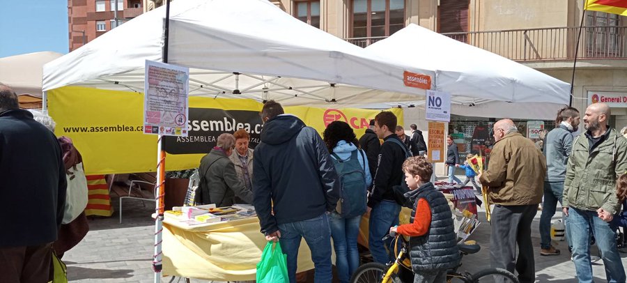 assembleasmxi's tweet photo. PARADA de #Sants-Montjuïc per la #Independència amb samarretes i estelades:
📅 Dimarts 1 de setembre
🕕 Fins a les 8 del vespre
📍 Font Nova de Sants (al costat de Pl de Sants) https://t.co/0QxmitHspB