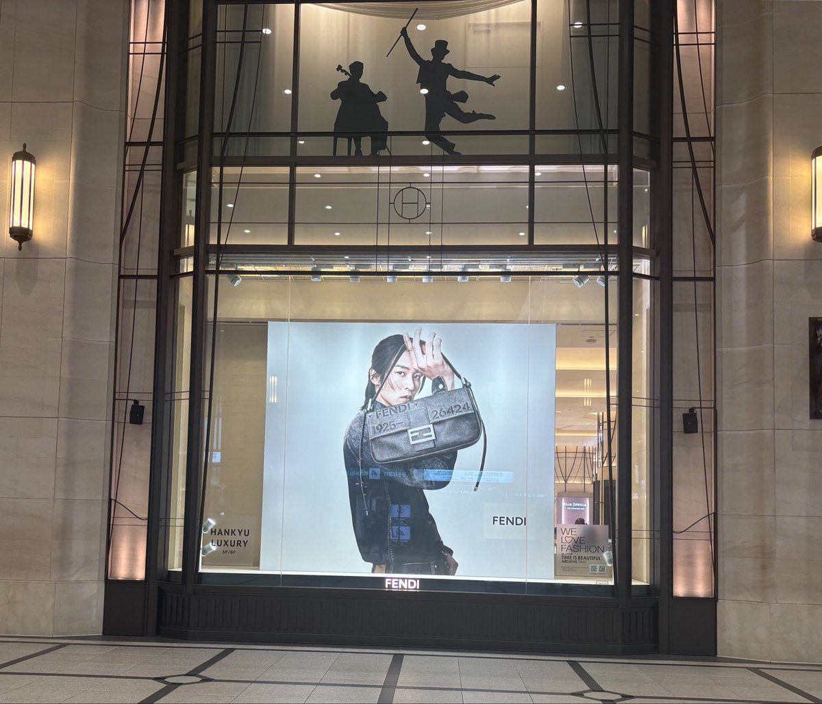 gofive195's tweet photo. #目黒蓮
 #FENDI
#FendiFW26
 #阪急梅田百貨店 https://t.co/hWYY2EPb7u
