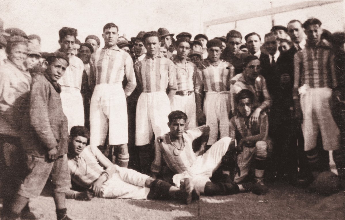 HistoriaRFAF's tweet photo. LA CRISIS DEL RECREATIVO EN LOS AÑOS 20
✅ Federación Sur @RFAF excluye al @recreoficial de las competiciones por impago en 1925
✅ Está 19 meses sin competir
✅ Regresa en 1927 y asciende a Primera A Regional
✅ @rfef lo deja fuera de la primera liga
@RFAFHuelva @futbol_onubense https://t.co/9buCbuIfHb