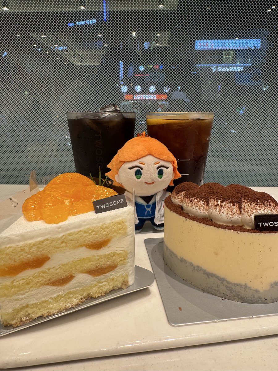 A_ingliveintwi's tweet photo. 求擴求各路粉肝求救🆘😭😭

這邊帶著阿邁還有粉肝在首爾弘大趴趴造但是阿邁突然走失
座標是13:00後弘大鳳山精肉>I’m donut?>AK PLAZA 
這邊同步也會去找，如果有看到還請DM我￼🙏
嗚嗚好不容易得到的阿邁😭希望他可以回家不要在外面玩

附上阿邁這兩天玩得很好的照片
#吃喝萬樂 （借tag) https://t.co/rl8myCj3o1