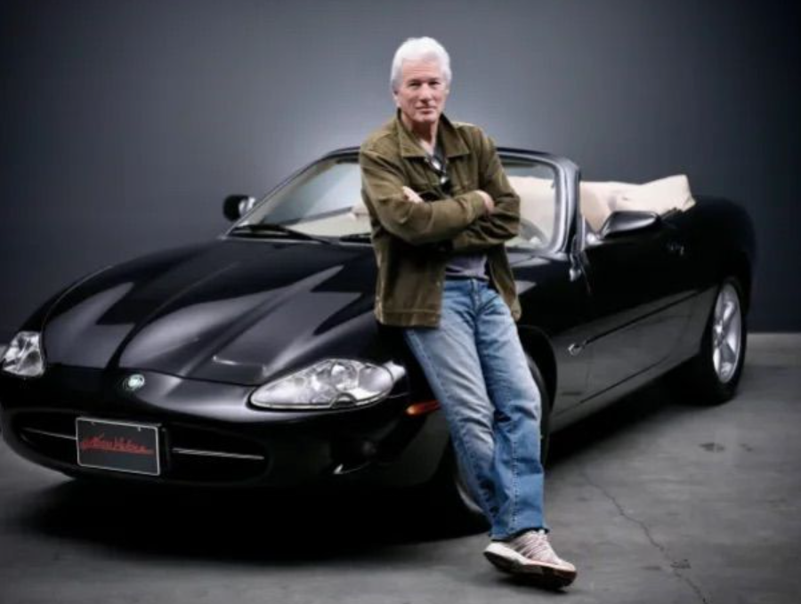 BilRoxi's tweet photo. Richard Gere’s 1999 Jaguar XK8 Convertible https://t.co/E7BH0Gol3X