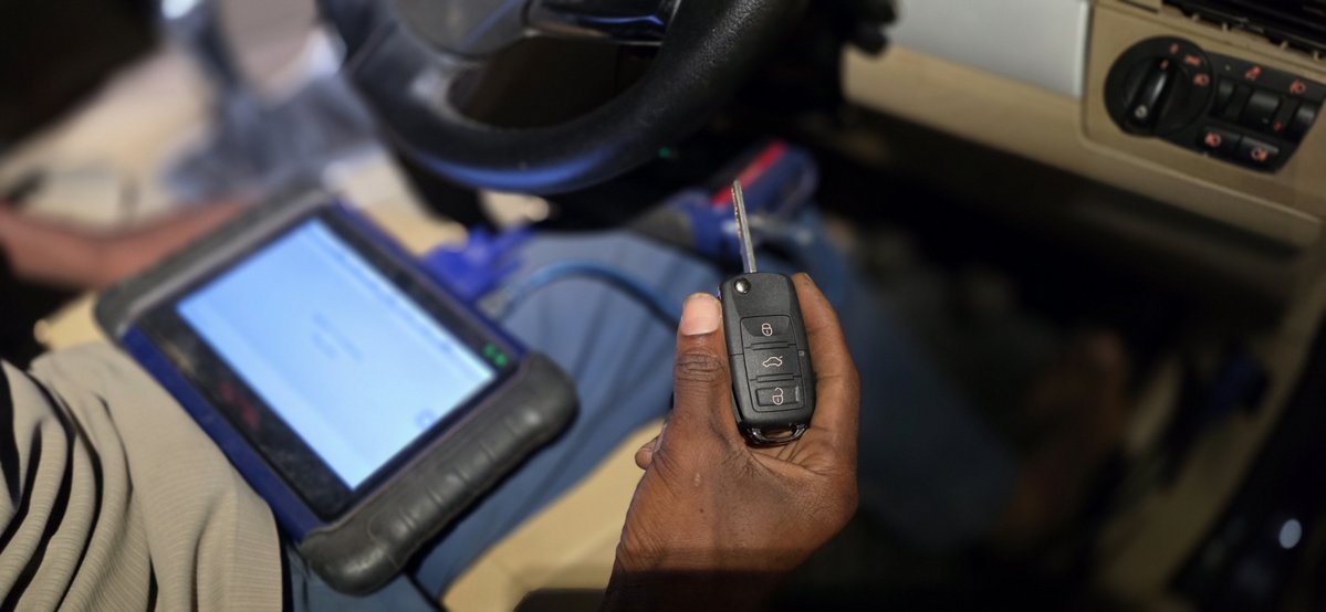 Sudhirntv's tweet photo. My mechanic referred me to Derrick Ateebwa after I lost my car key. I gave him a call, and he drove straight to my home, where he made me two copies of the car keys, which are better than the original type which I had because you had to cut the key open to replace an old battery. Here is the thing: always keep a photo of your key somewhere, because it makes it easier to get a replacement. Even when you have nothing, he will make one for you using his advanced gadgets. In case you need another copy of your car key or have lost one, contact him on +256709634805. You should save his number just in case.