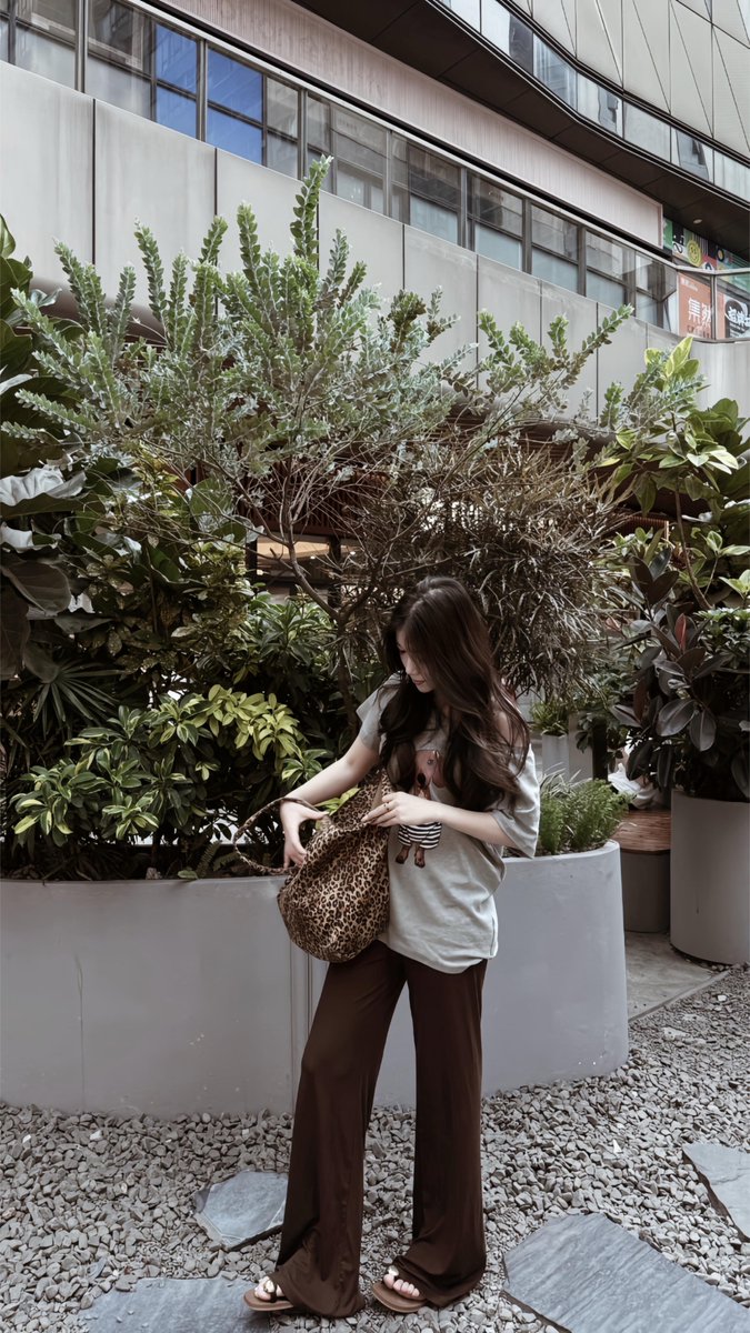 ErwinDevonish's tweet photo. Sometimes the weight of a quiet thought is enough to keep me grounded, even when the world feels far too loud. 🍃 https://t.co/1duusvZ0lT