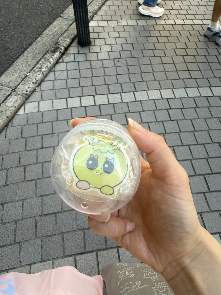mailio71358's tweet photo. BOYNEXTDOOR ボネクド ボイネク ポップアップ POPUP カプセルトイ 交換

譲 イハン (テープホルダー)

求 ジェヒョン（テープホルダー）

本日梅田手渡し または 大阪（10日）、長野(26日)

お気軽にお声掛けください☺️☘️ https://t.co/MhtnkxlswA
