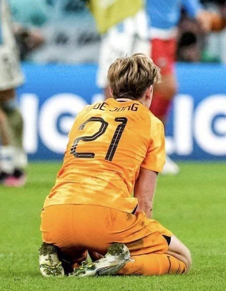 QFZ_15's tweet photo. De Jong https://t.co/PmbGoGgn97