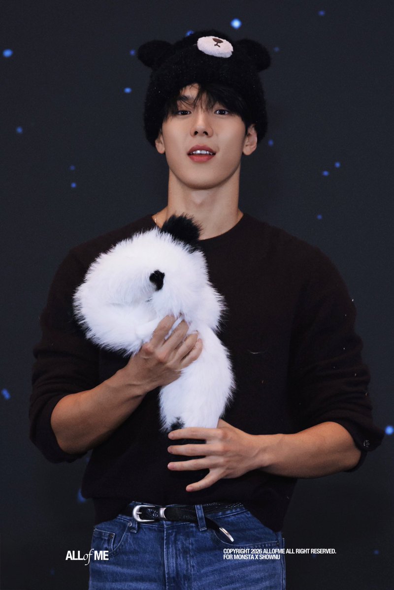 ALLOFME_SHOWNU's tweet photo. ▫️260830 iminitv 팬싸 #셔누 #SHOWNU
절대 셔누의 손을 보지마,,,♡ https://t.co/d3Or4owPp8
