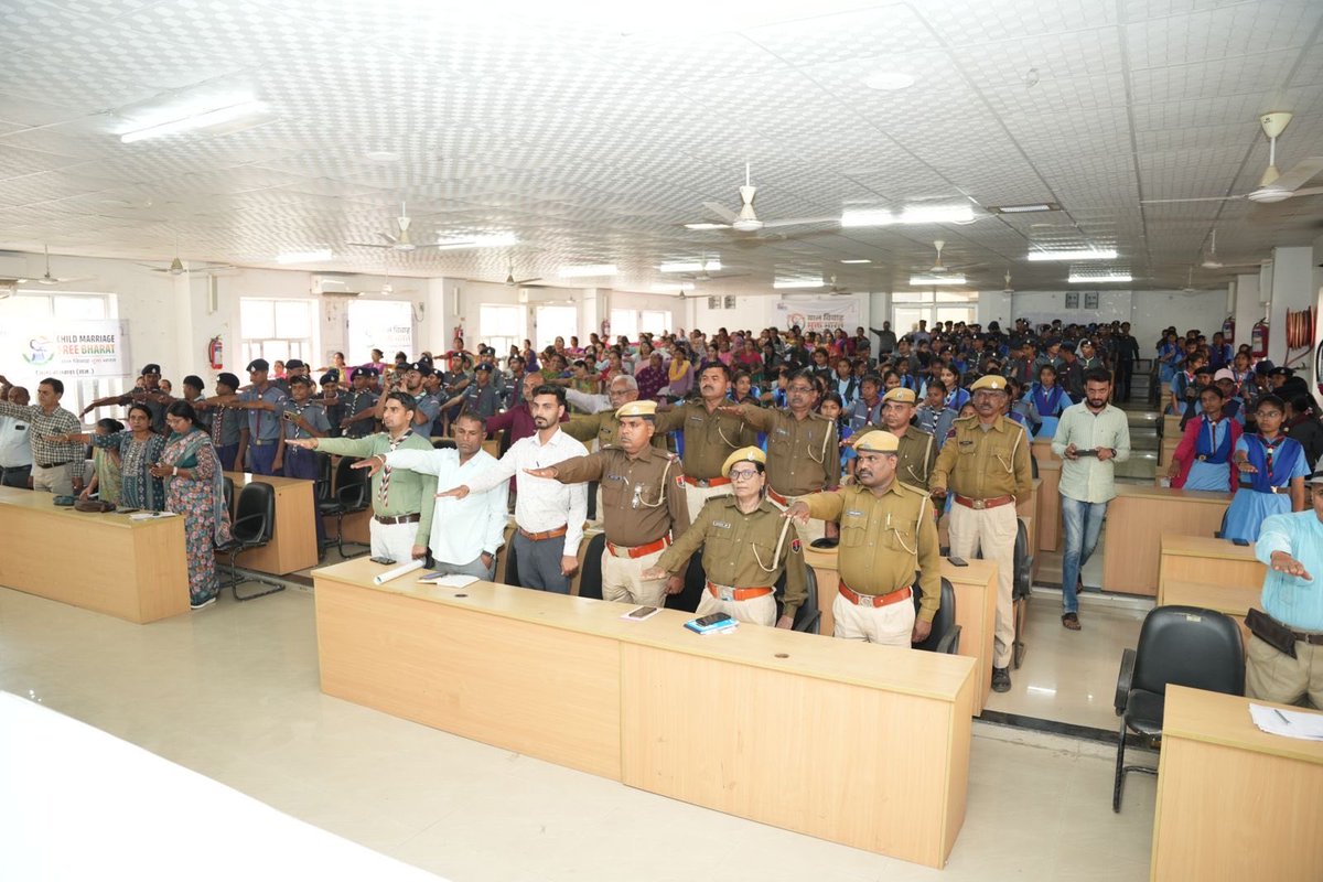 blvsindia's tweet photo. the District Administration and children have come together to pledge for a Child Marriage-Free District.
Together, we can end child marriage and protect every child’s future. 

#ChildMarriageFreeWorld #ChildMarriageFreeIndia #ChildRights https://t.co/Xxk93jDFqQ