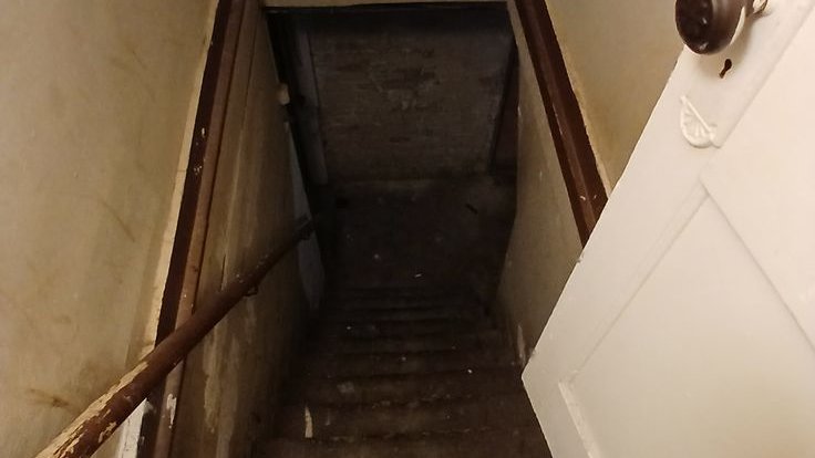G0REH0UND__'s tweet photo. told you to mind your business, doll. i'm sure it's quite cozy down there. https://t.co/7p5ORrAWXC