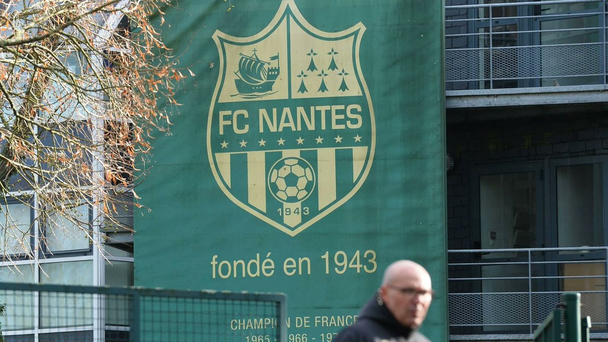 sebnonda's tweet photo. 🚨#FCNantes 🟡🟢
⚠️Nantes cherche encore 2-3 joueurs en ce #jourlepluslong
🎯 un gardien de but et un défenseur central gauche sont notamment espérés... ⏳⏳
https://t.co/0jv0lHa2fu https://t.co/Rt3vq2rTZO