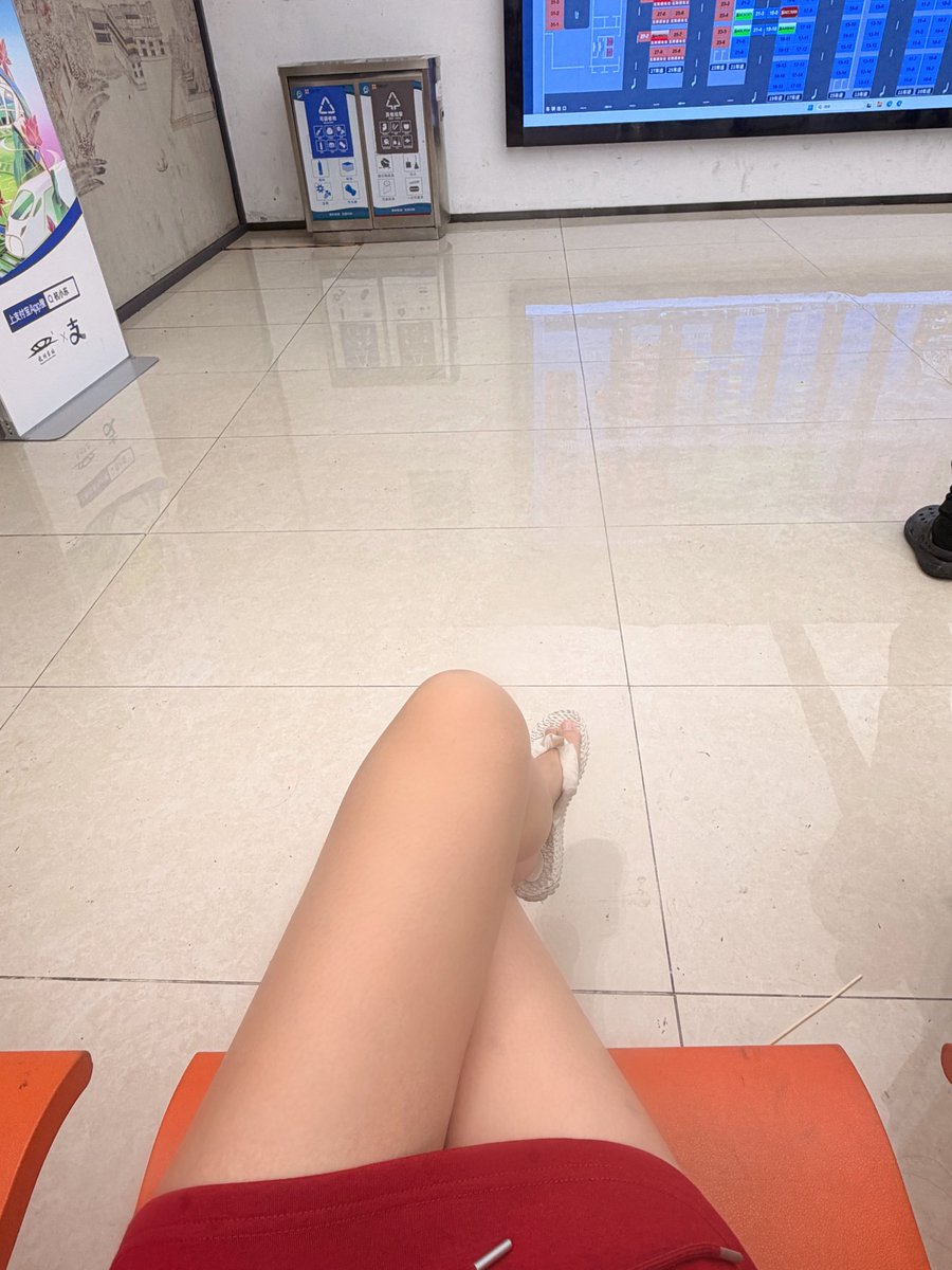 mary2359's tweet photo. 杭州东站有一亿人 https://t.co/0MHzli2ddS