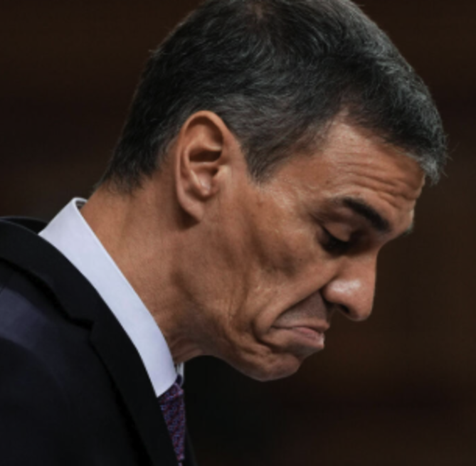basquiatucu's tweet photo. Pedro Sánchez después de 27 días de vacaciones en Lanzarote
Nicolás Maduro después de 8 meses en una prisión de máxima seguridad en EE.UU. https://t.co/mPPDpqQ0I4