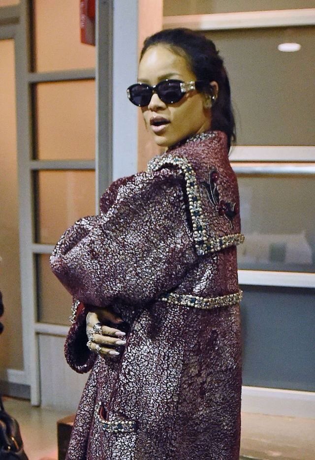 zefinavy's tweet photo. do you see this COAT?! https://t.co/hV129iDXFP