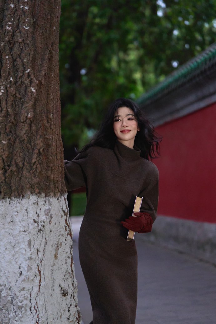 Yz1106Aoao's tweet photo. 📸 260901 #YangZi studio releases behind-the-scenes photos of the #CosmopolitanChina September 2026 Issue magazine shoot

[2/4] https://t.co/V5Pb1a0IfX