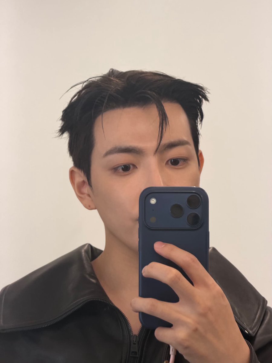 1024updates's tweet photo. [📷] Hongjoong for Men's Folio Behind Photos

#ATEEZ #에이티즈 #HONGJOONG https://t.co/2nxZ3Yegs8