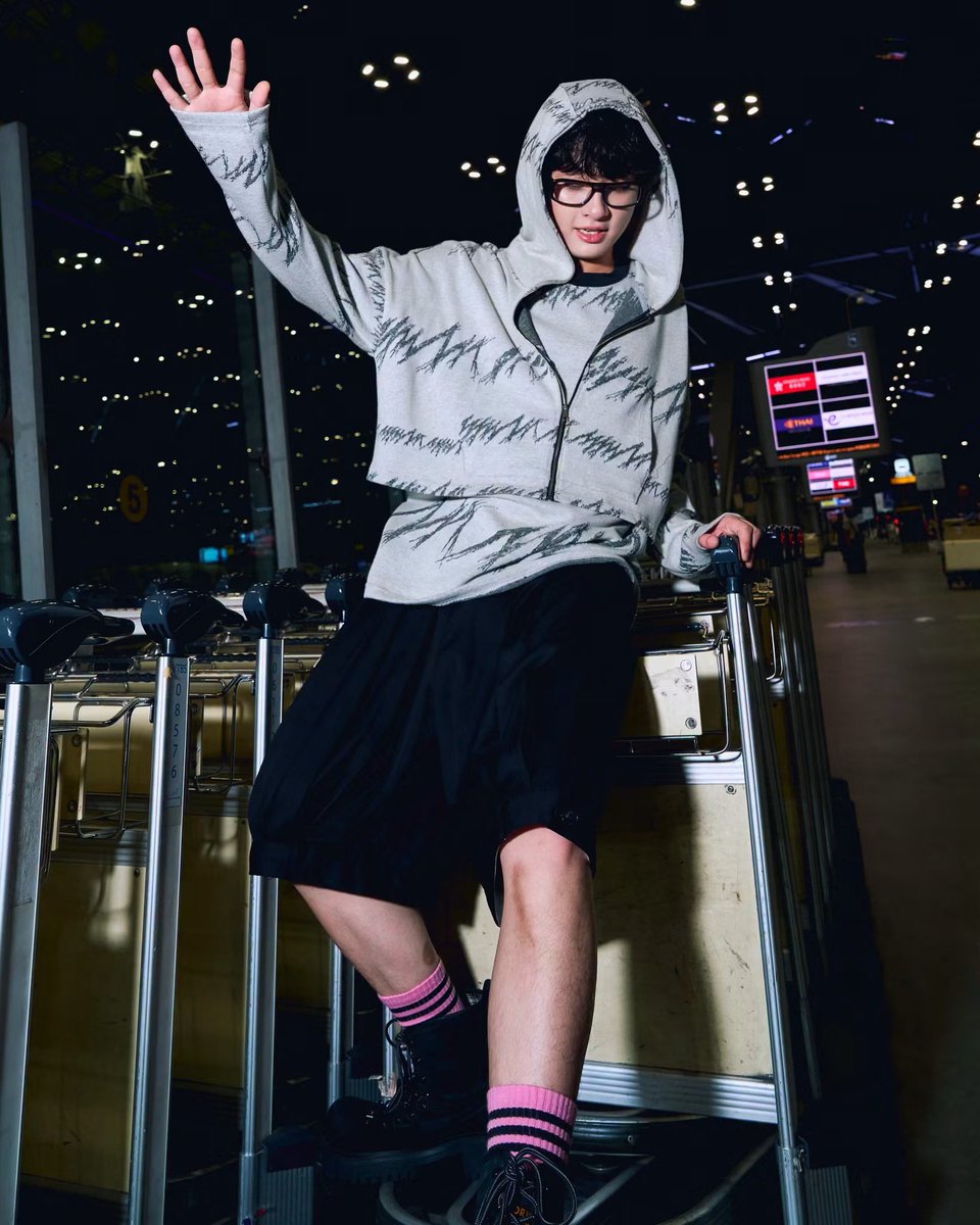 gangwayth's tweet photo. โทมัส-ก้อง และเวฟ ธนภัทร ก่อนออกเดินทางสู่กรุงโซล ประเทศเกาหลีใต้ เพื่อร่วมชมแฟชั่นโชว์ของ MMAM ในคอลเลกชั่น Spring/Summer 2027 ที่เตรียมเผยโฉมบนรันเวย์ในงาน Seoul Fashion Week มีกำหนดจัดขึ้นในวันที่ 3 กันยายน 2026 เวลา 13.00น. ตามเวลาประเทศไทย #tthomaste #kongjiro
#waavetnp https://t.co/roEtsbPT0X