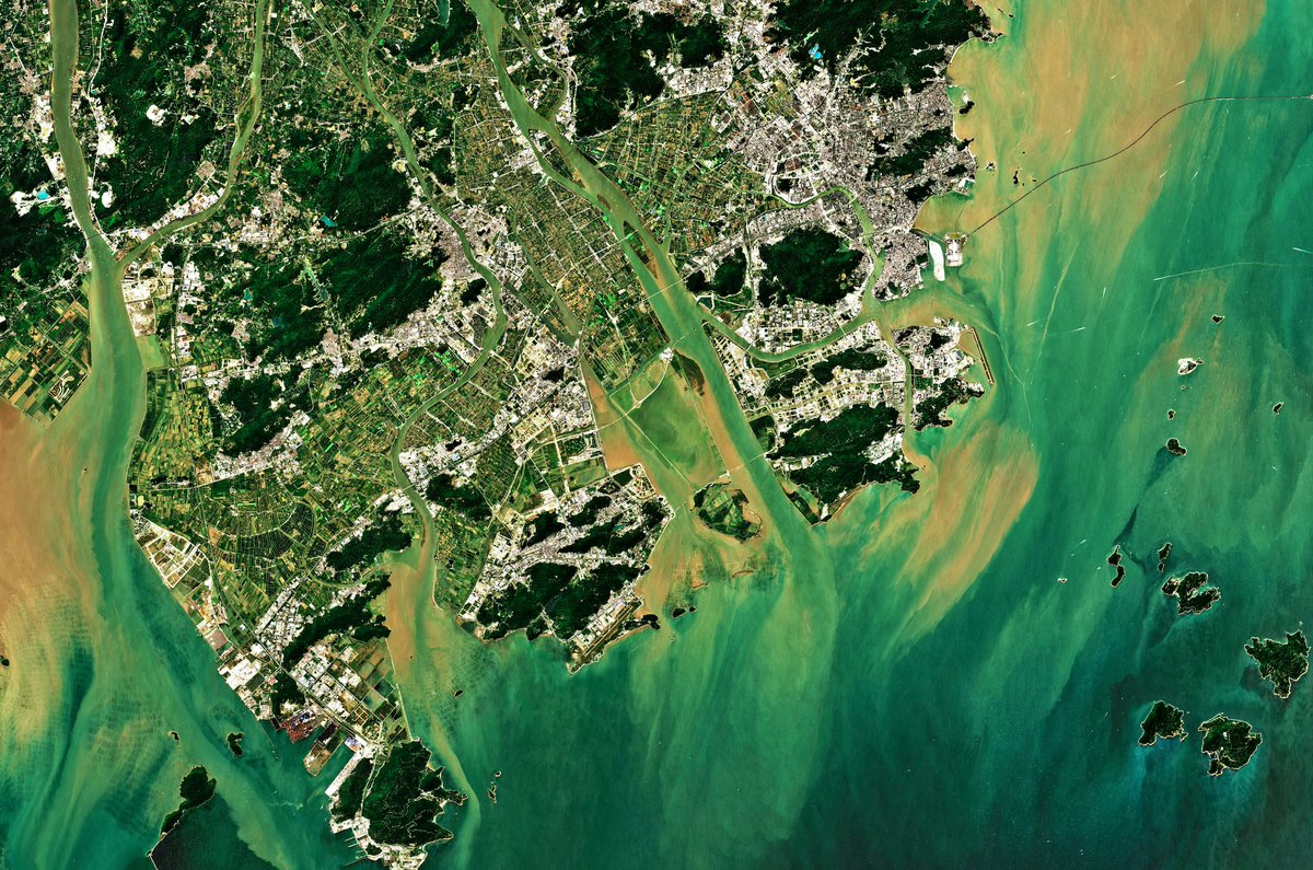 PonticaVia69014's tweet photo. During Europe’s June 2026 heatwave, Copernicus data showed major land-surface temperature differences between sealed urban areas and nearby tree-covered spaces.

Through #MoreAdaptBSB, we use remote sensing to support smarter climate adaptation across the Black Sea region. https://t.co/AvWIePbV3k