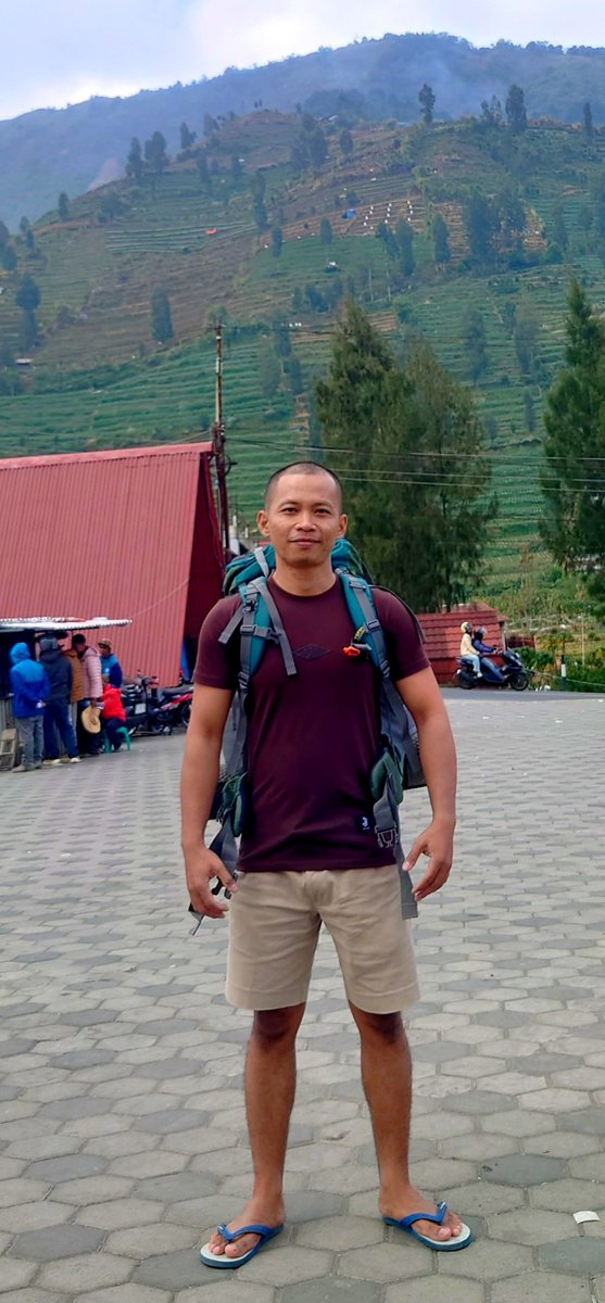 tomodachi43ver's tweet photo. kebahagiaanmu tergabtung pikiran kamu sendiri.

lihat, dengar dan rasakan dengan tenang kehidupan sekitar kamu.

bahagia aslinya mudah

#dieng #prau #patakbanteng #sindoro #sumbing https://t.co/Qp2VIuoTvS
