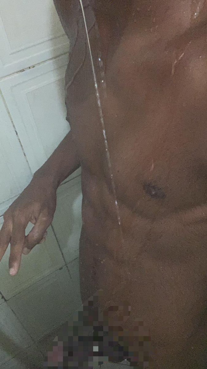 Igor2052229Igor's tweet photo. Quem quer companhia no banho?🥵😈🫣 https://t.co/tzR8TEbHAr