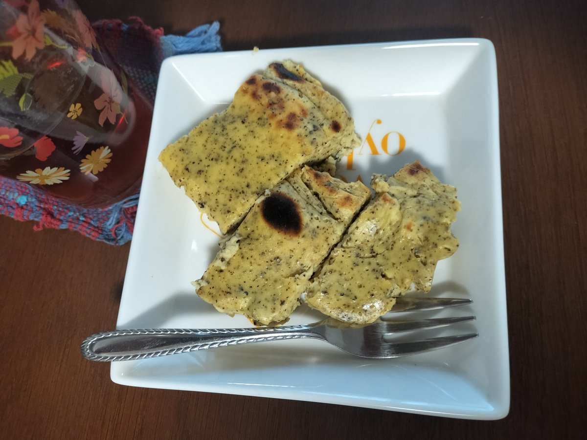 perochan404's tweet photo. 今日のアフタヌーンティー
チーズケーキというけど
作ってみたらほぼヨーグルトケーキ
https://t.co/O8HSMHiNAB https://t.co/fFtBN6ABM5