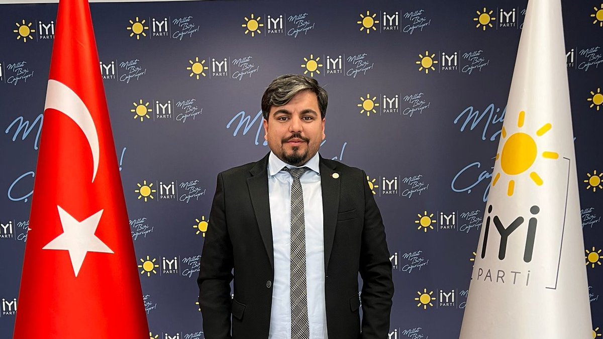 yazar_ulkucu's tweet photo. Müsavat Dervişoğlu ve Özgür Özel’in muhatapları, siyaset üretmek yerine kaçış yolları arayan, algı ve provokasyon peşinde koşan isimler hâline gelmişse ortada ciddi bir karakter ve siyaset sorunu var demektir.

Müsavat Dervişoğlu sen ne zaman kaçacaksın çantacı? https://t.co/lgS3jpVJHz