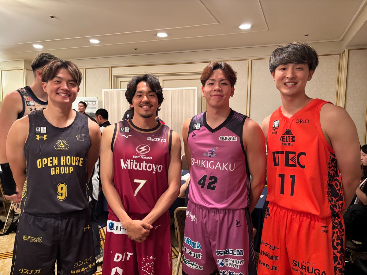 brave_thunders's tweet photo. ▷▷▷ 再会が止まらない ◁◁◁

群馬 辻 直人選手
福島 益子 拓己選手
静岡 増田 啓介選手 https://t.co/Vj28iv0s82