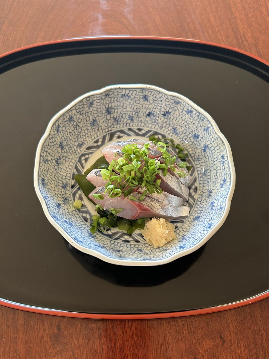 8FvyFWBIwqYqCK1's tweet photo. 「ビストロ・カナ」
長月朔日
二百十日
本日和食！
神奈川釣り鯵の刺身、
ぶなしめじと水菜の煮浸し、
焼き茄子糸削り添え、
定番
ぶっかけとろろ蕎麦。 https://t.co/BMe7HVgWut