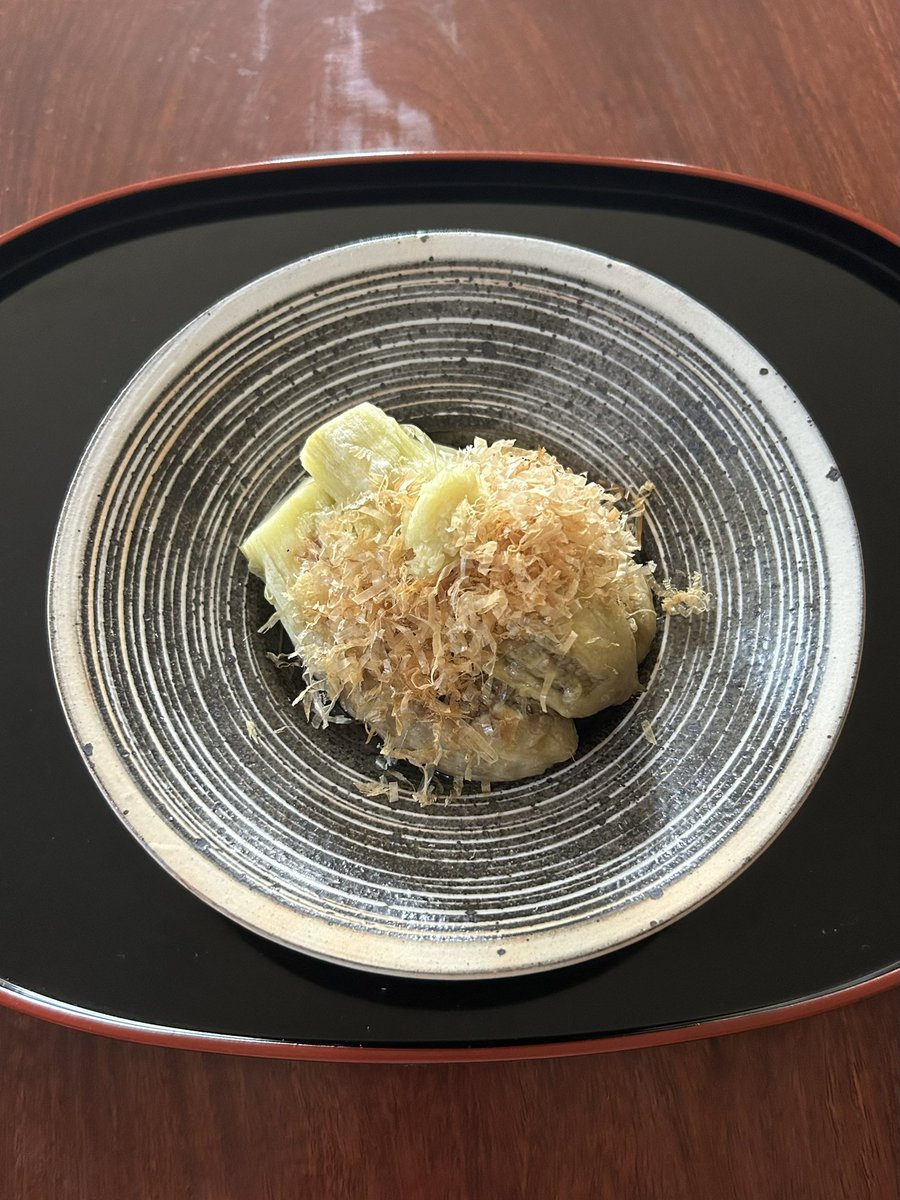 8FvyFWBIwqYqCK1's tweet photo. 「ビストロ・カナ」
長月朔日
二百十日
本日和食！
神奈川釣り鯵の刺身、
ぶなしめじと水菜の煮浸し、
焼き茄子糸削り添え、
定番
ぶっかけとろろ蕎麦。 https://t.co/BMe7HVgWut