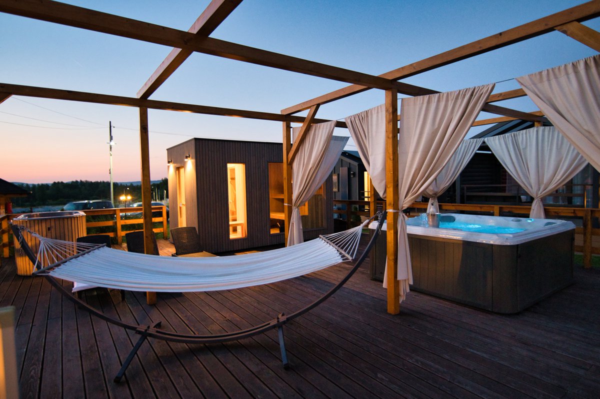HolidayZator's tweet photo. 🍂Jesienne wieczory najlepiej smakują w naszej strefie VIP &amp; SPA✨

🔥Sauna
💦Jacuzzi
❄️Schładzacz
Całą strefę możecie wynająć na wyłączność — idealnie we dwoje, z rodziną lub przyjaciółmi❤️

📍Holiday Park Zator
Jesień? Zdecydowanie w wersji SPA!🍁 https://t.co/3tc5HWcDp9