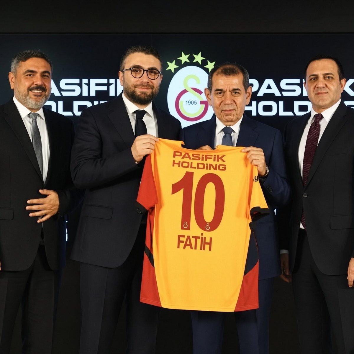 forzagalahell's tweet photo. 🚨 Galatasaray'ın forma sponsoru Pasifik Holding başkanı Fatih Erdoğan ;

Galatasaray'ın Eduardo Camavinga transferine 10 milyon euro destek verebiliriz. https://t.co/rGsjOaX9HA