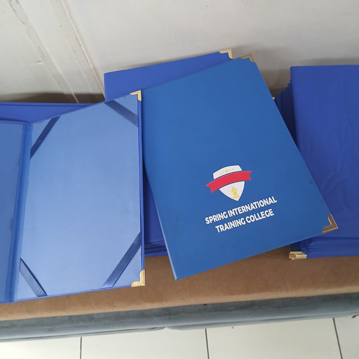 jimmy_group1's tweet photo. π Present Your Achievements in Style!
Get professionally designed and printed Certificate Holders for schools, institutions, events & graduations. Quality that makes every certificate special.
#CertificateHolders #Graduation #Nairobi #AfyaNiMali #CAIPsProgress https://t.co/SCmTmUCdM5