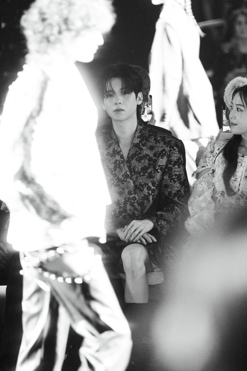 DomundiTV's tweet photo. Inside the world of DOUCAN.

Ohm @ohmkrit at Seoul Fashion Week 2027 SS, taking in the show and its distinctive vision. ✨

Let the moment unfold.

OHM MEETS SEOUL FOR THE FIRST TIME
#DOUCAN27SSxOhm
#DOUCAN
#seoulfashionweek2027ss
#ohmkrit https://t.co/yaZrsy9MBe