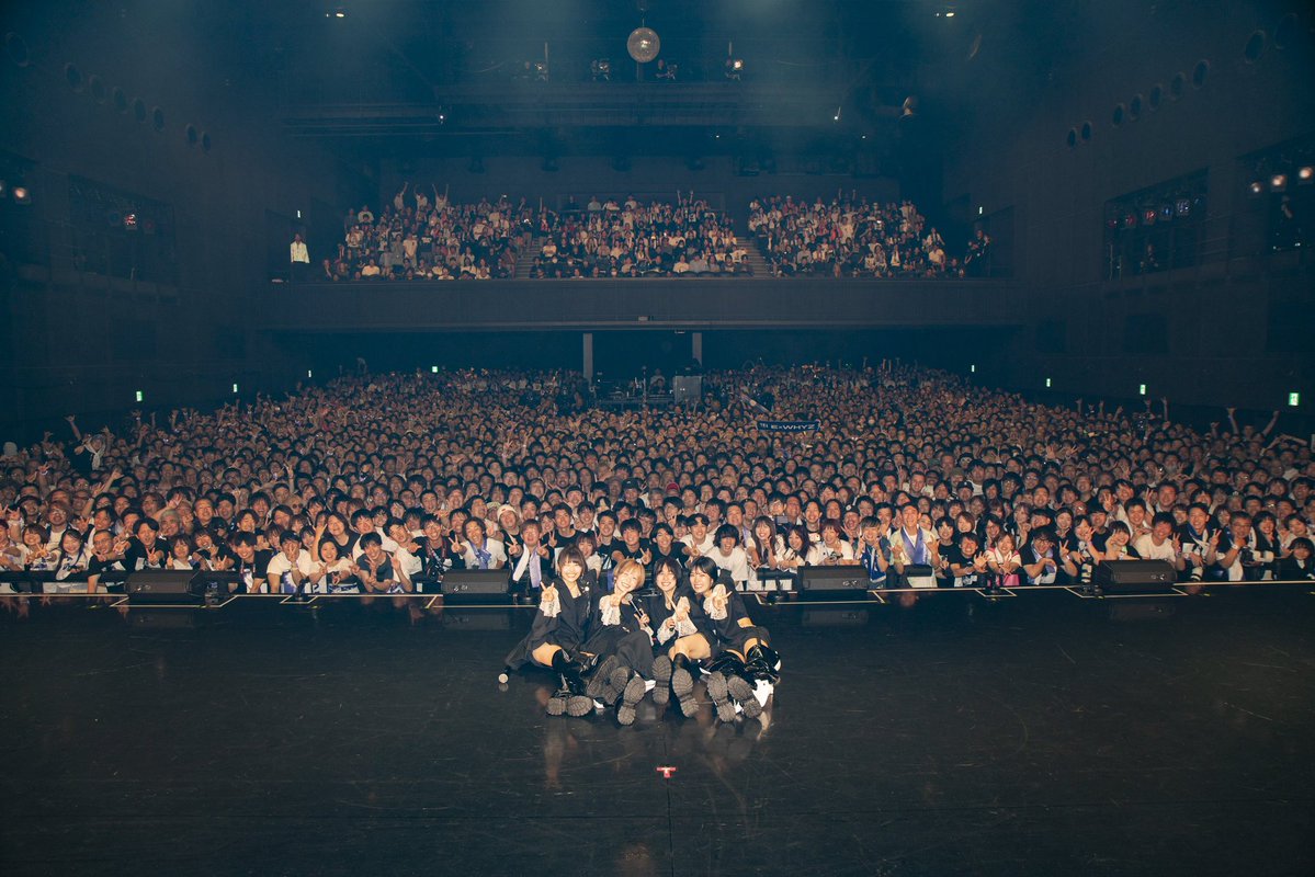 mikina_ExWHYZ's tweet photo. ラストライブ　光　
ありがとうございました！！
今もたまにちょっと泣いたりしながら、でも部屋の片付けとか明日の生きること考えたりしながら　

そうやってやってくんだと思う！
大事だった　というかずっと大事。宝物。
ありがとう大好きなEMPiREとExWHYZ

ライブ後の私を添えて https://t.co/yxXu6S4QD0