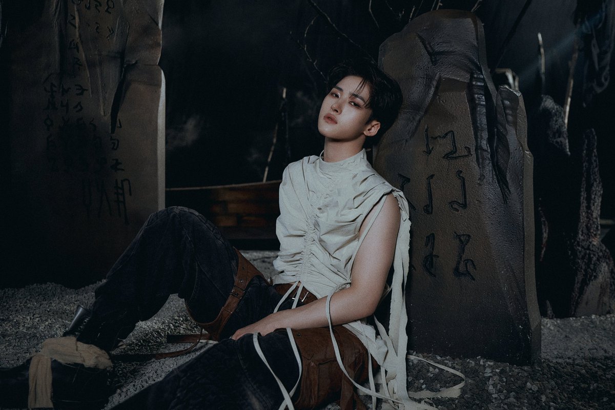 ALL_H_OURS's tweet photo. ALL(H)OURS SIXTH MINI ALBUM [UNBOUND]

「CONCEPT PHOTO FIXATE ver.」

2026.09.10 6PM (KST)

#ALL_H_OURS #올아워즈 
#YOUMIN #유민
#UNBOUND #HOP #DANGDANG https://t.co/S7W5J0zhc2