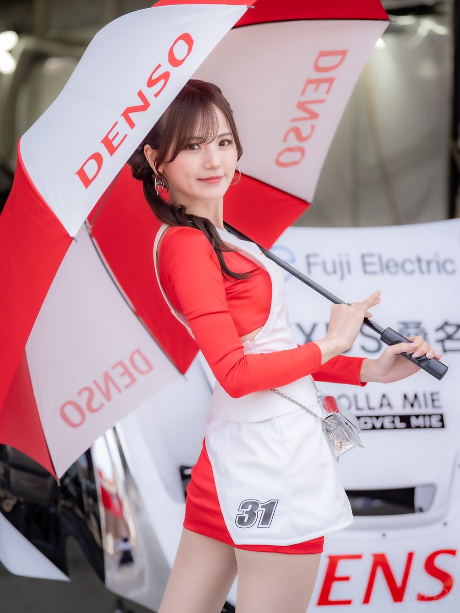 tomono_yumi's tweet photo. 【ご報告】

私、友野ゆみは今シーズンをもって
レースアンバサダーを卒業いたします。

これまで起用してくださったスポンサー様
、関係者の皆様、ファンの皆様、
本当にありがとうございました🙇‍♀️

サーキットでの活動は残り7戦、
引き続きよろしくお願いいたします！！ https://t.co/csbIAuaoLz