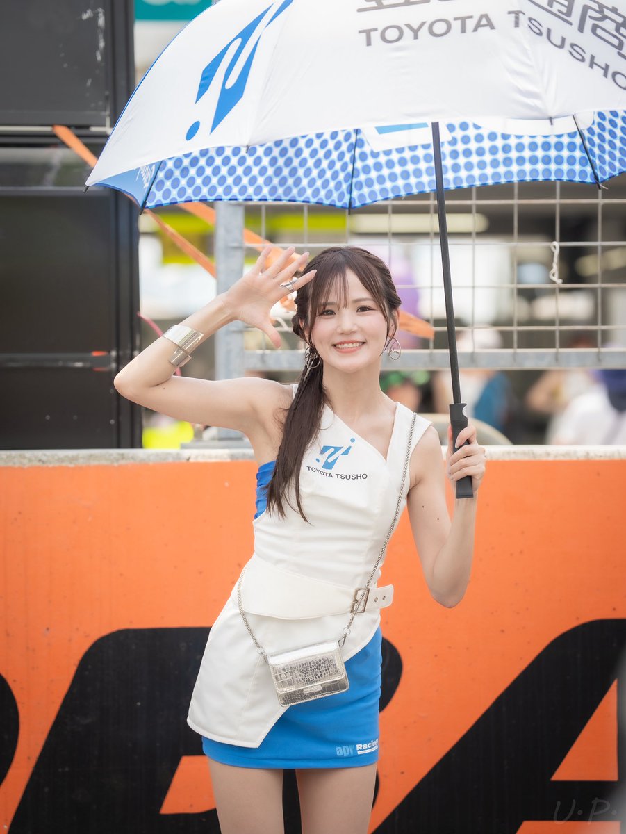 tomono_yumi's tweet photo. 【ご報告】

私、友野ゆみは今シーズンをもって
レースアンバサダーを卒業いたします。

これまで起用してくださったスポンサー様
、関係者の皆様、ファンの皆様、
本当にありがとうございました🙇‍♀️

サーキットでの活動は残り7戦、
引き続きよろしくお願いいたします！！ https://t.co/csbIAuaoLz