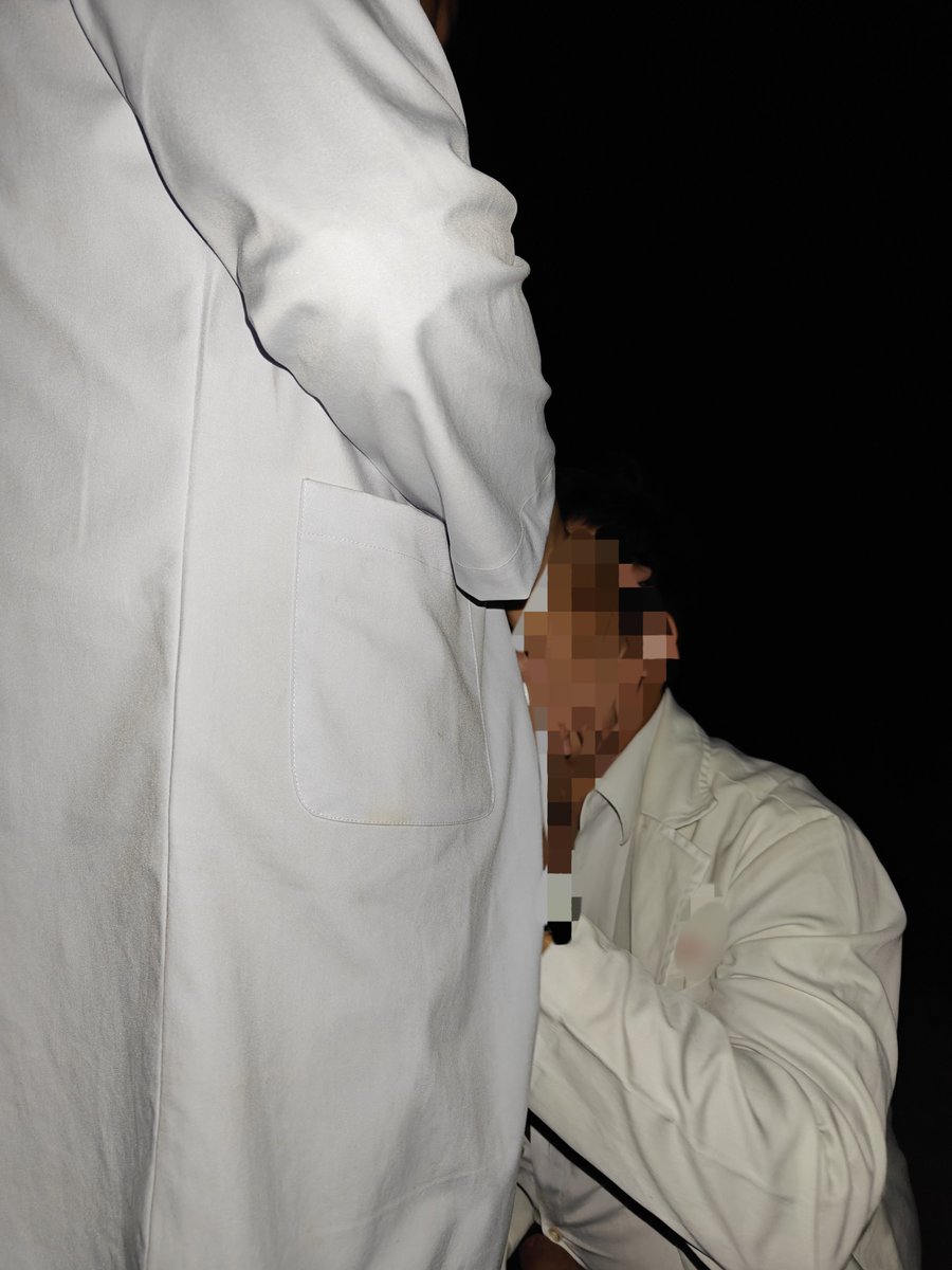 Doctor_CT's tweet photo. Two doctors in a secluded place at night.
Hai bác đang làm gì vậy😜
Gặp đồng nghiệp mà còn đồng zâm thì còn gì bằng
2 thằng mới đi trực ra hẹn đi luôn
#doctor #bacsi #cantho #gay #cent #bot #top #outdoor https://t.co/Dw1KxkVdnH