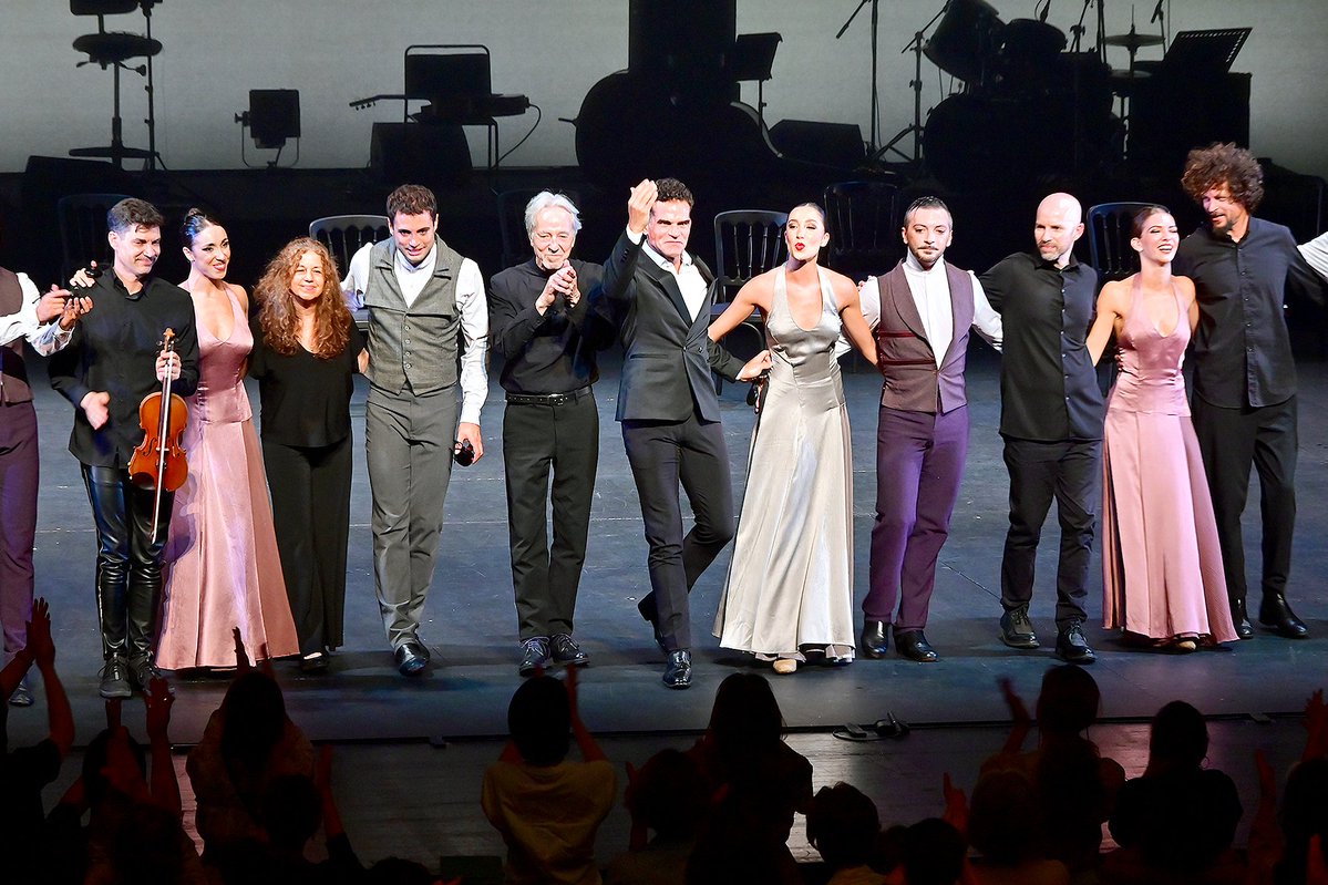 SpanishDance_JP's tweet photo. 【2026年日本ツアー、大盛況のうちに閉幕！🇪🇸🇯🇵】

8月30日、新国立劇場 中劇場で千秋楽を迎え、アントニオ・ナハーロ舞踊団 日本ツアーは全公演を終了しました！

カーテンコールの写真です！

📸 Photo：Yuki Omori
@fotoyuki_1035

#AntonioNajarro #BOLERO #ALENTO https://t.co/vQ61zJkcJY