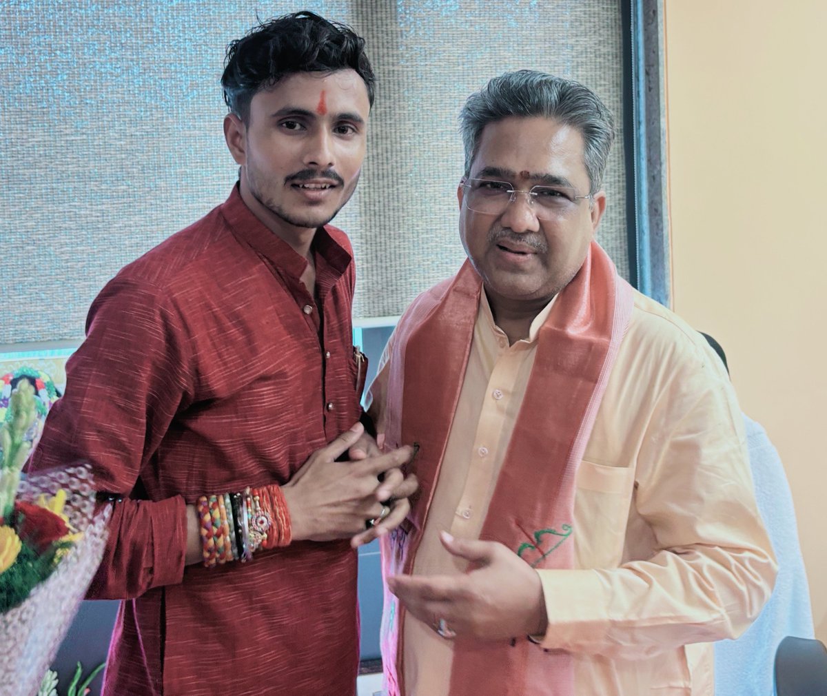 krishnasingh1_'s tweet photo. आज़ नई दिल्ली में भारतीय जनता युवा मोर्चा के प्रभारी के रूप में अपनी अहम भूमिका निभा रहे व भारतीय जनता पार्टी के राष्ट्रीय महामंत्री के रूप में पुनः दायित्व मिलने पर बहुत ही सरल स्वभाव के श्री सुनील वंशल जी भाई साहब से स्नेहिल मुलाकात कर शुभकामनाएं प्रेषित किया!
@sunilbansalbjp https://t.co/vWFTEws66C