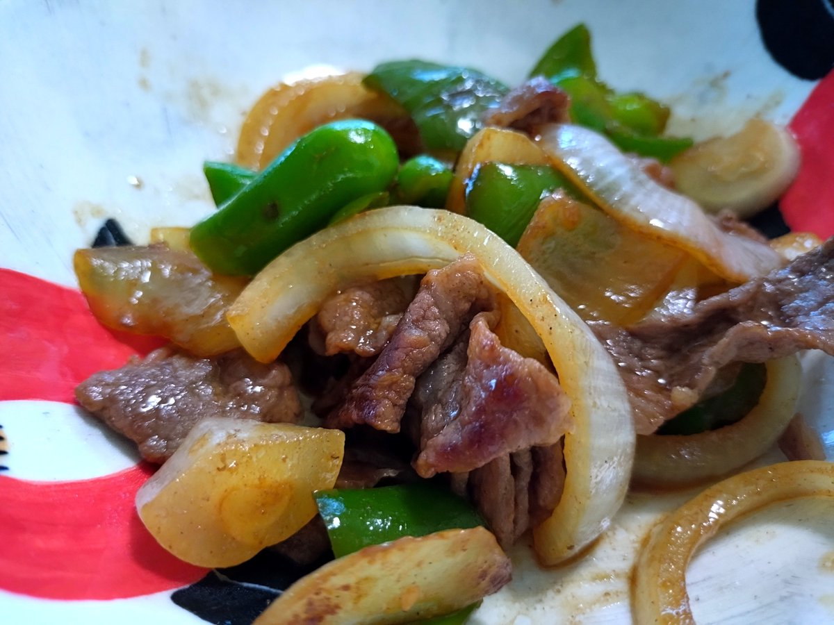 umasidati's tweet photo. 牛肉炒め
フランクフルト
サラダ

9月になったけどまだまだ暑い日が続きそう🥵

キン冷えビール最高❣️

お疲れ様です✨
かんぱーい✨
ヽ(*ﾟ∀ﾟ)ﾉ🍻ヽ(ﾟ∀ﾟ*)ﾉ https://t.co/RWKyopPkSf