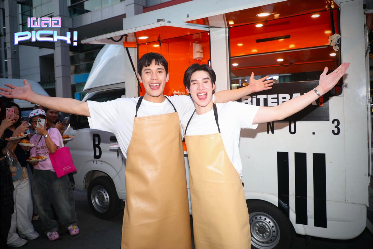 FlowerBoyTH's tweet photo. ช้างเท้าหน้ากับควานช้าง @pearlpooo @peakpeemapol 

เย็นนี้เจอกัน!! “เพิร์ล-พีค” กับภารกิจฟู้ดทรัครักเธอ..
เสิร์ฟเบอร์เกอร์สุดฟิน 🍔
ในรายการ เผลอPICK! EP.3 

วันนี้ เวลา 18:00 น.
ทาง YouTube : one connection

#.เผลอPICKEP3
(Start Trending 01/09/2026 | 6 PM)

| รายการ เผลอPICK! 
🗓️ ทุกวันที่ 1 และ 16 ของทุกเดือน 
⏰ เวลา 18:00 น. 

#เผลอPICK 
#เพิร์ลพีค #pearlpeak
#oneconnection