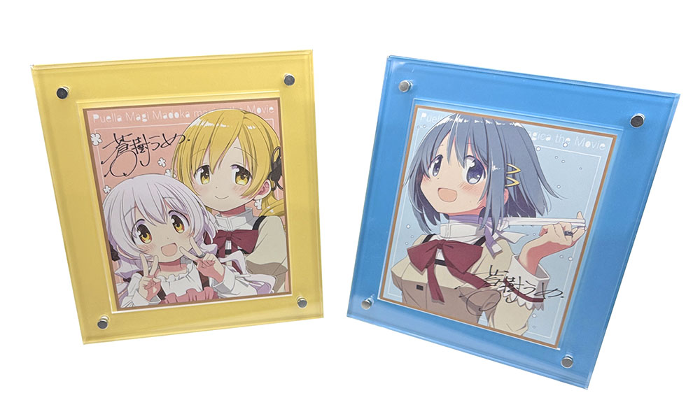 gakubuti_net's tweet photo. 前回のポストをたくさん見ていただきありがとうございます✨
実は入場特典のカードもアクリルフレームで飾ってみました💛💙 
色��規格の「寸松庵（121×136mm）」サイズ用が利用できました！

同じフレームでそれぞれのイメージカラーに合わせると統一感も出て可愛さが一層引き立ちますね😊💕

ちなみにまどマギの大ファンの弊社スタッフは第二弾も含め、特典のコンプリートに燃えています！❤️‍🔥
このフレームは色が豊富なため、みんなを揃えて並べるのをひそかな夢としているところです🫶

【ミニ色紙用アクリル推し額 GT002】
https://t.co/ePmRxXmnyk