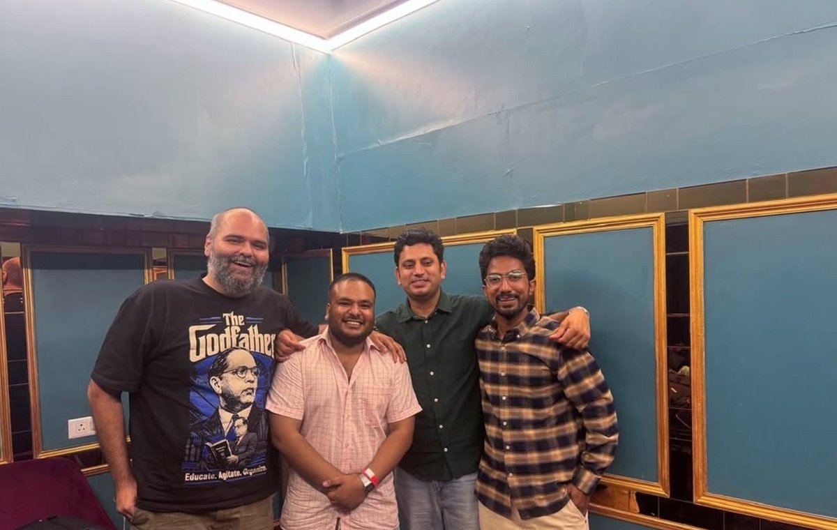 RealpushprajX's tweet photo. Five dogs in one frame 🚩 https://t.co/6MgD49vwUP